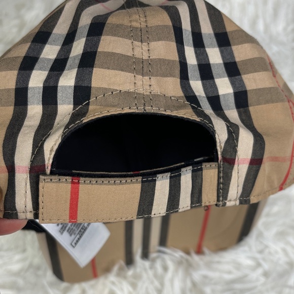 Burberry Kids Hat - Picture 3 of 10